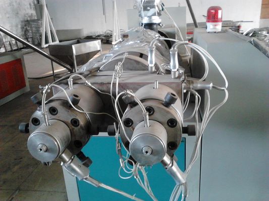 Хорошая цена. Линия штранг-прессования трубы винта близнеца ПВК пластиковая, машина штрангпресса трубы онлайн