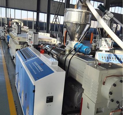 Хорошая цена. Доска пены PVC WPC делая машину 380kg/H с роликом 350mm онлайн