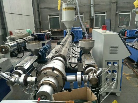 Линия PP штранг-прессования поставляя трубы воды HDPE PE CE пускает машину по трубам штрангпресса одиночного винта