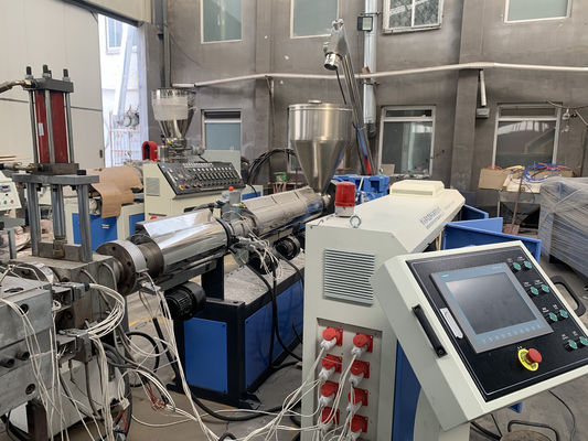 Хорошая цена. Доска 350KG/H WPC делая PVC высокой плотности машины пениться производственная линия доски онлайн